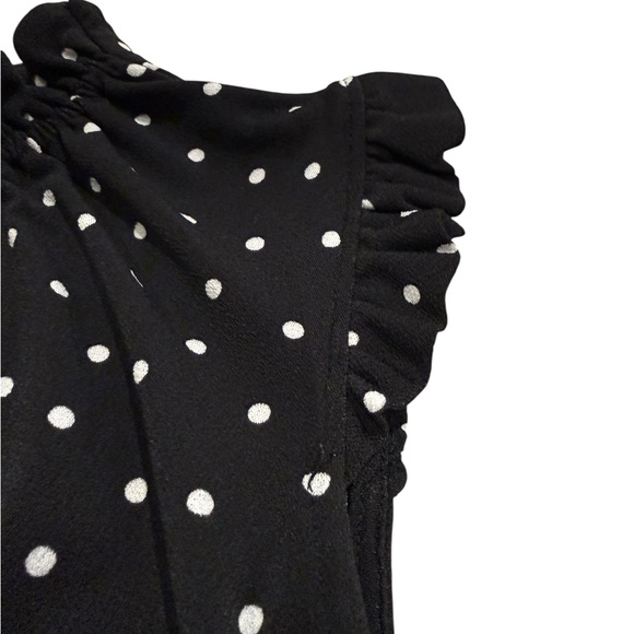 🩵5/$25🩵 Adrianna Papell Black and White Polka Dot Sleeveless Blouse - Picture 8 of 11